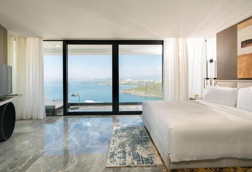 اتاق لوکس با بالکن و چشم‌انداز دریا, Le Méridien Bodrum Beach Resort