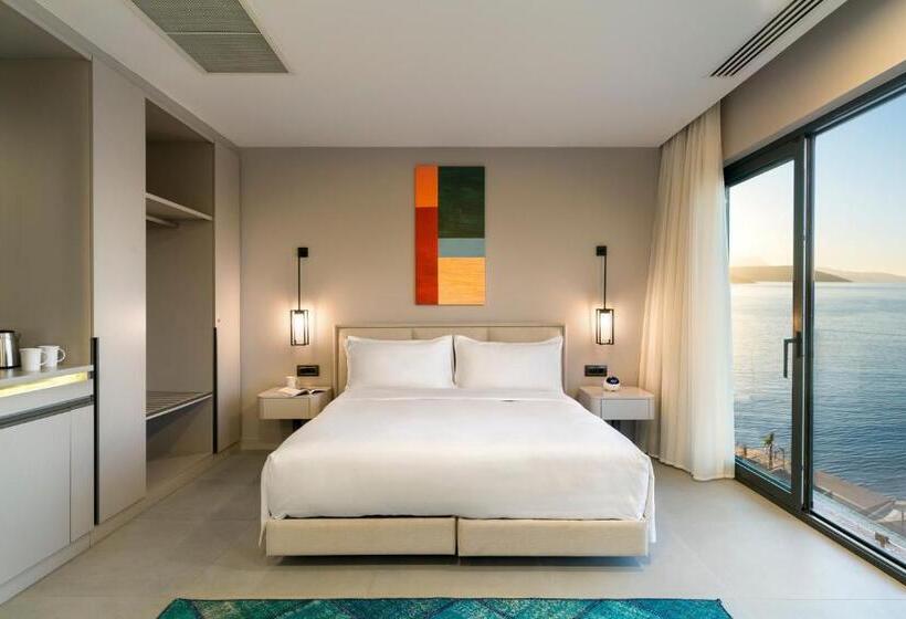 اتاق لوکس با بالکن و چشم‌انداز دریا, Le Méridien Bodrum Beach Resort