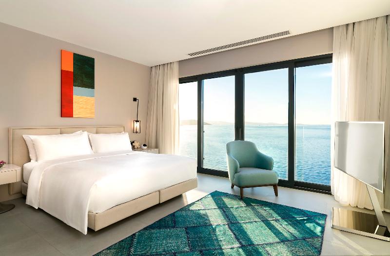 اتاق لوکس با بالکن و چشم‌انداز دریا, Le Méridien Bodrum Beach Resort