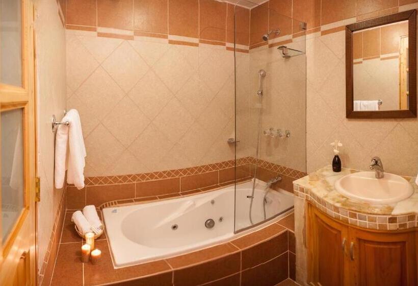 اتاق استاندارد با وان آب گرم, Maimara