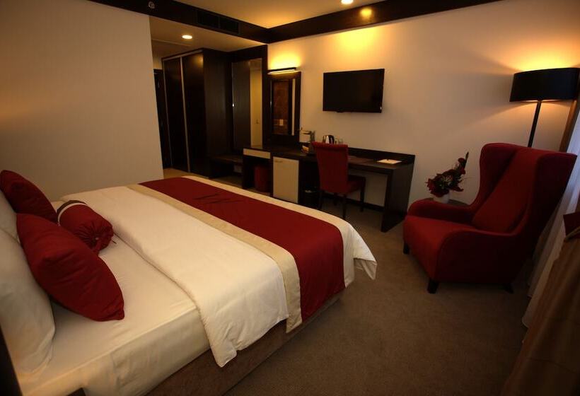 اتاق اکونومی با تخت دوبل, Malak Regency