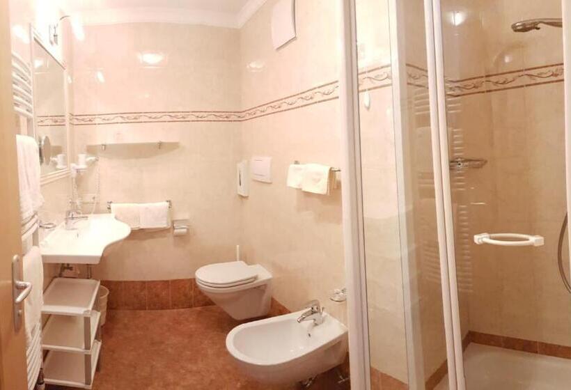 اتاق سوپریور, Residence Majarai