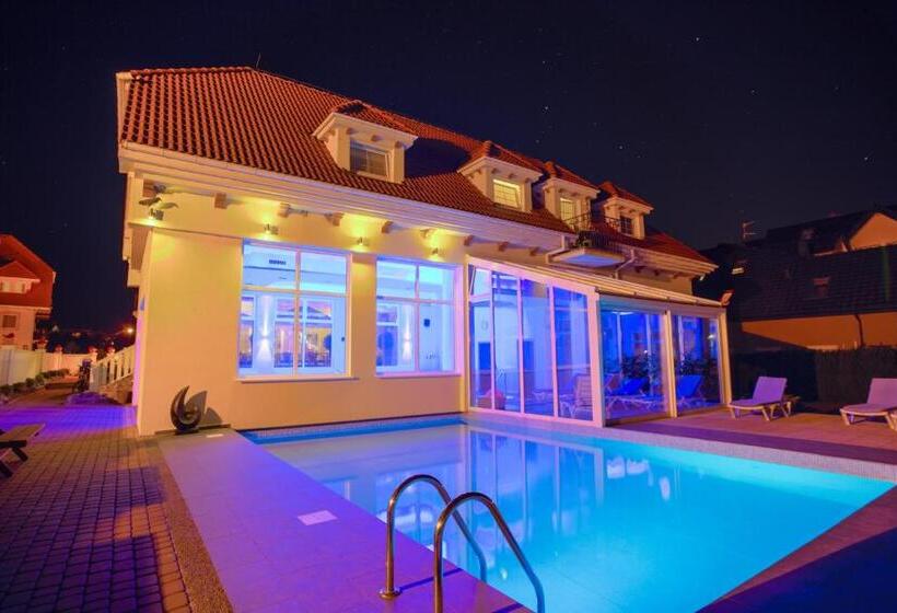اتاق استاندارد سه تخته با بالکن, Villa Melody
