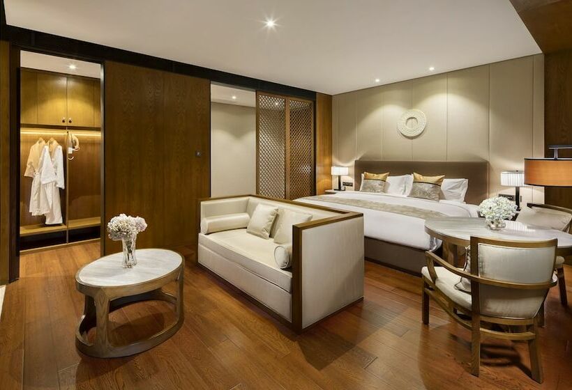 اتاق لوکس, Wyndham Grand Plaza Royale Kaidi