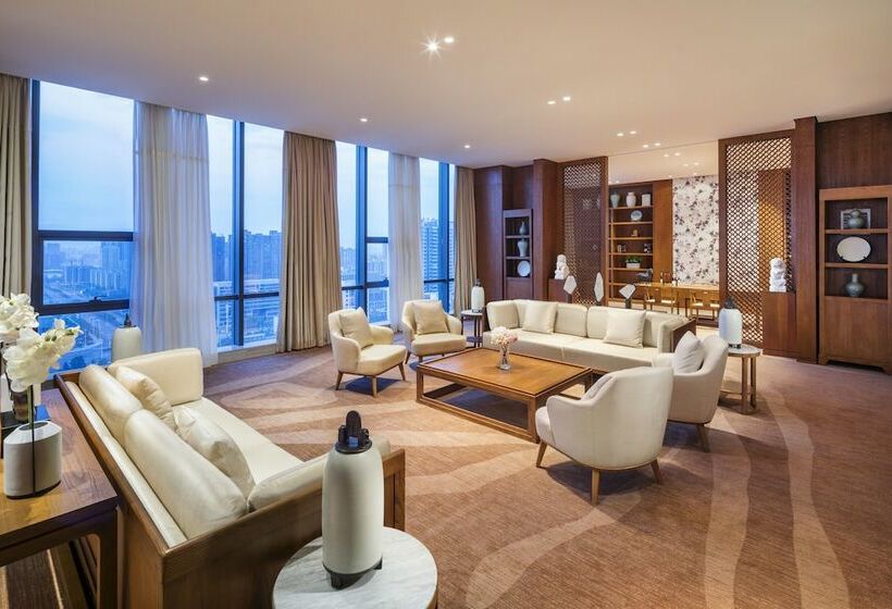 اتاق لوکس, Wyndham Grand Plaza Royale Kaidi