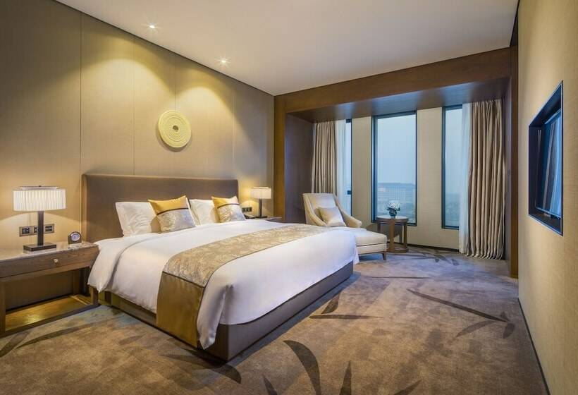 اتاق لوکس, Wyndham Grand Plaza Royale Kaidi