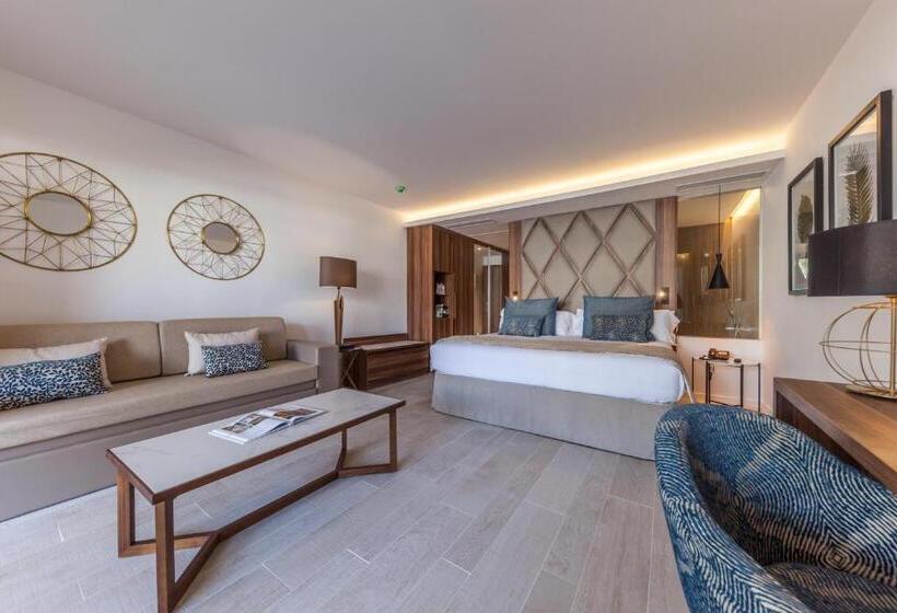 سوییت جونیور با چشم‌انداز استخر, Zafiro Palace Palmanova