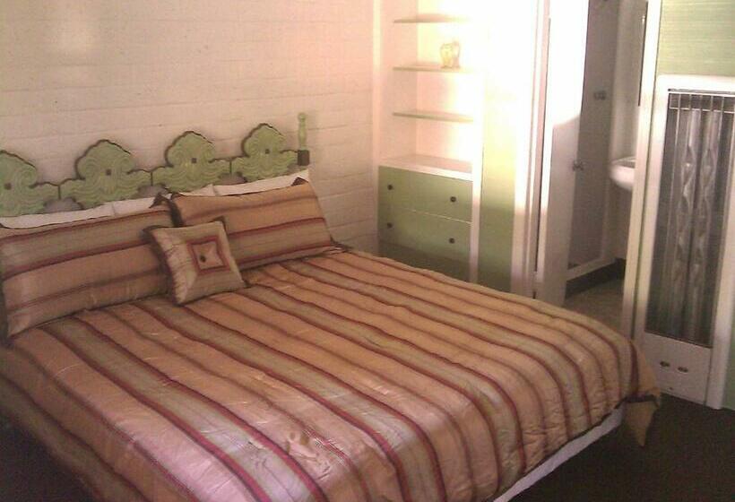 Standardrum King Size Säng, Ranch Motel