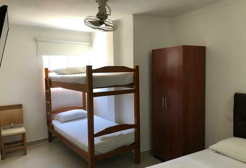 اتاق استاندارد چهار تخته, Aeromar Central