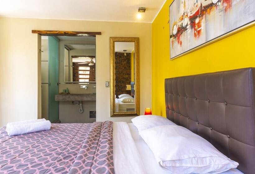 اتاق استاندارد, Banana S Adventure Hostel