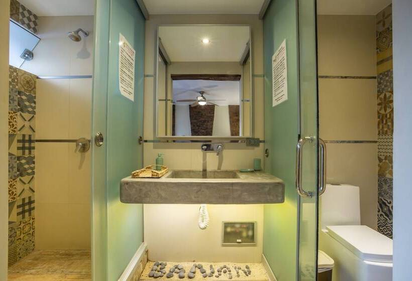 اتاق استاندارد, Banana S Adventure Hostel