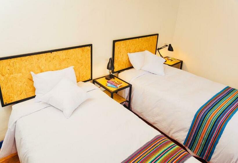 اتاق استاندارد با سرویس بهداشتی مشترک, Saqray Hostel