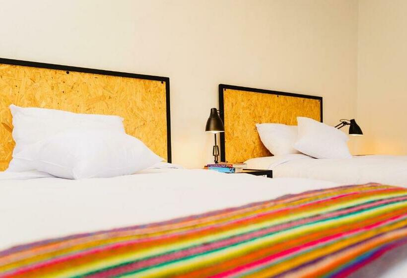 اتاق استاندارد با سرویس بهداشتی مشترک, Saqray Hostel
