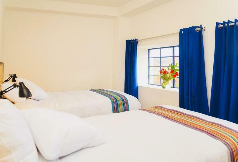 اتاق استاندارد با سرویس بهداشتی مشترک, Saqray Hostel