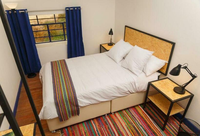 اتاق استاندارد با سرویس بهداشتی مشترک, Saqray Hostel
