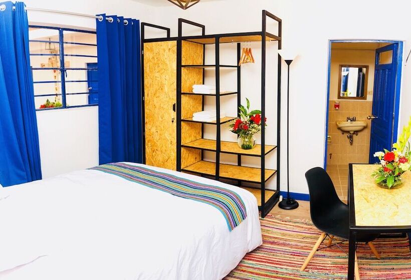 اتاق استاندارد با سرویس بهداشتی مشترک, Saqray Hostel