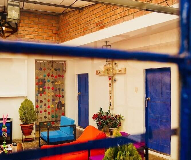 اتاق استاندارد با سرویس بهداشتی مشترک, Saqray Hostel