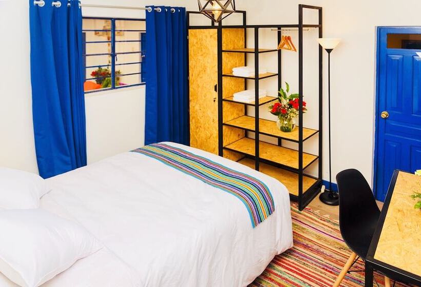 اتاق استاندارد با سرویس بهداشتی مشترک, Saqray Hostel
