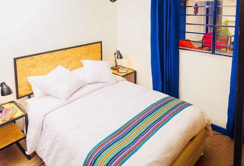 اتاق استاندارد با سرویس بهداشتی مشترک, Saqray Hostel