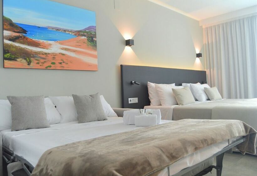 Habitación Triple Deluxe Vista Piscina, Dos Playas - 30º hotels