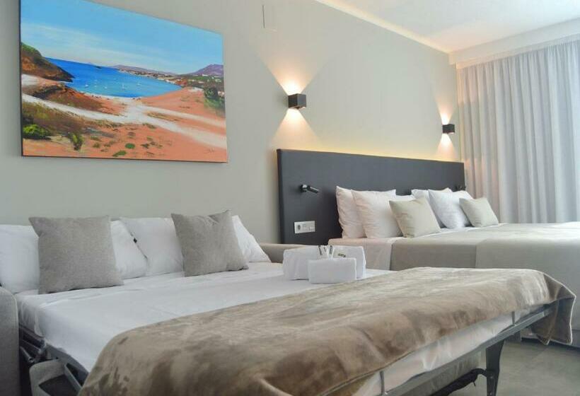 Habitación Cuádruple Estándar Vista Piscina, Dos Playas - 30º hotels