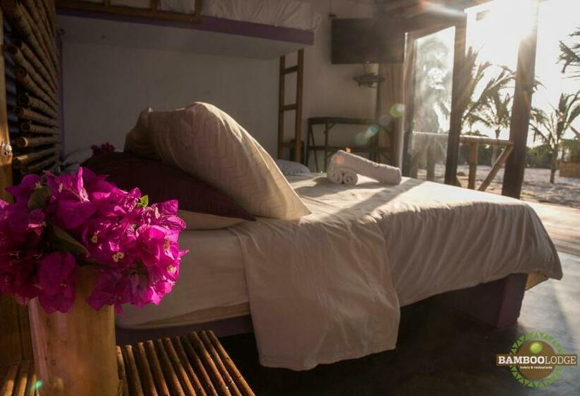 اتاق استاندارد چهار تخته, Bamboo Lodge
