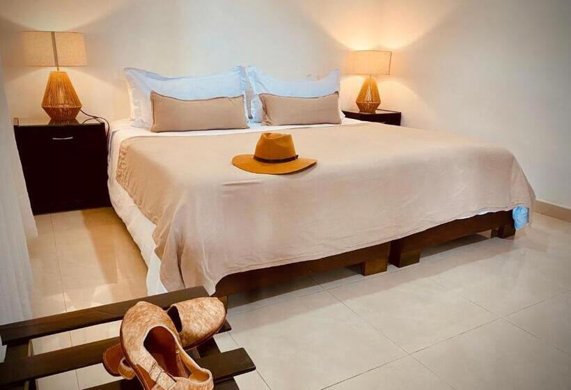 اتاق لوکس, Camoruco