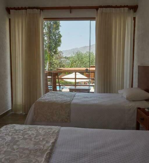 اتاق استاندارد با چشم‌انداز استخر, El Molino Hotel Y Restaurant
