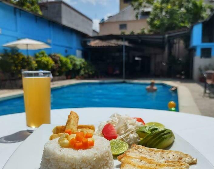 اتاق کلاس بیزنس, Virrey Pucallpa Eirl