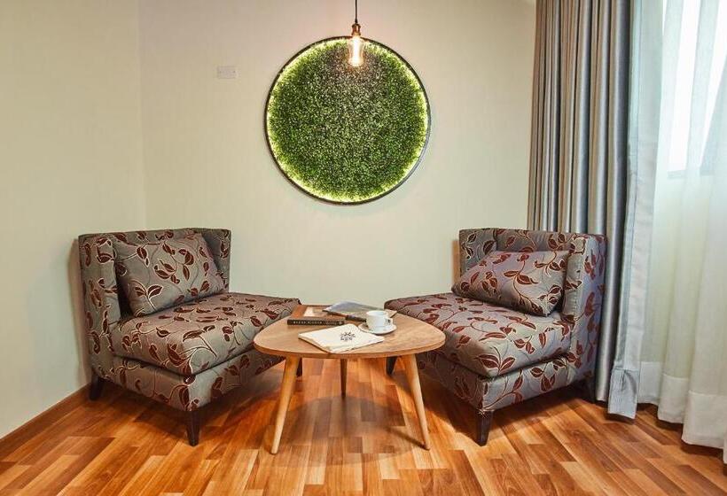 سوییت, Inti Tampu Inn