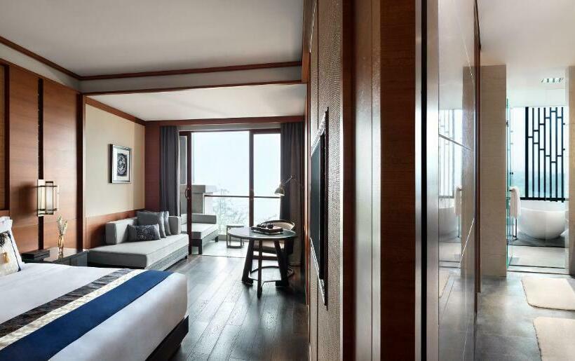 اتاق لوکس با تراس, Anantara Guiyang Resort