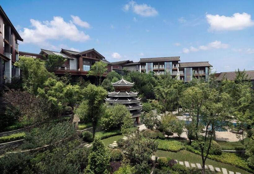 اتاق لوکس با چشم‌انداز باغ, Anantara Guiyang Resort