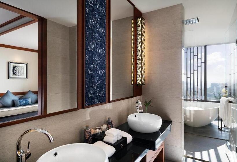 اتاق لوکس با چشم‌انداز باغ, Anantara Guiyang Resort