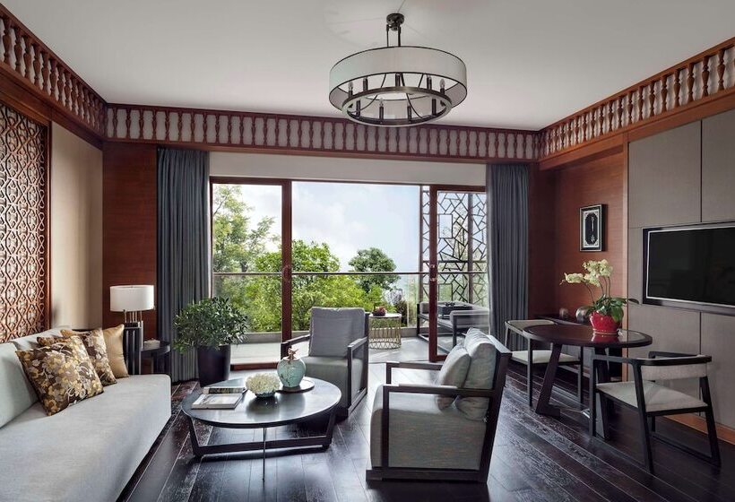 سوییت با چشم‌انداز باغ, Anantara Guiyang Resort