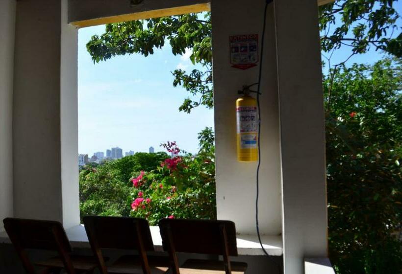 اتاق خانوادگی با چشم‌انداز باغ, Jardin Etnobotanico Villa Ludovica