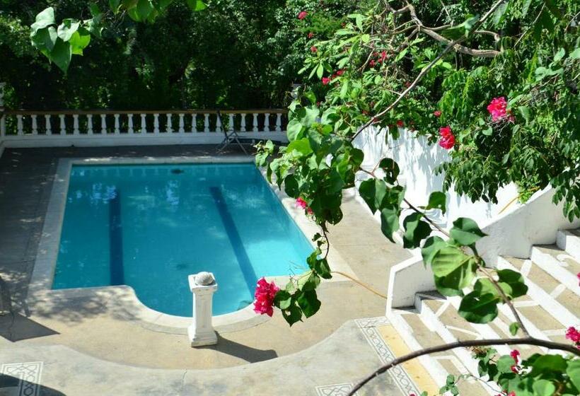 اتاق خانوادگی با چشم‌انداز باغ, Jardin Etnobotanico Villa Ludovica