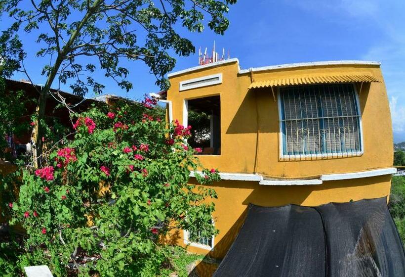 اتاق خانوادگی با چشم‌انداز باغ, Jardin Etnobotanico Villa Ludovica