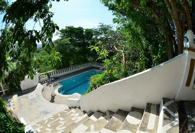 اتاق خانوادگی با چشم‌انداز باغ, Jardin Etnobotanico Villa Ludovica