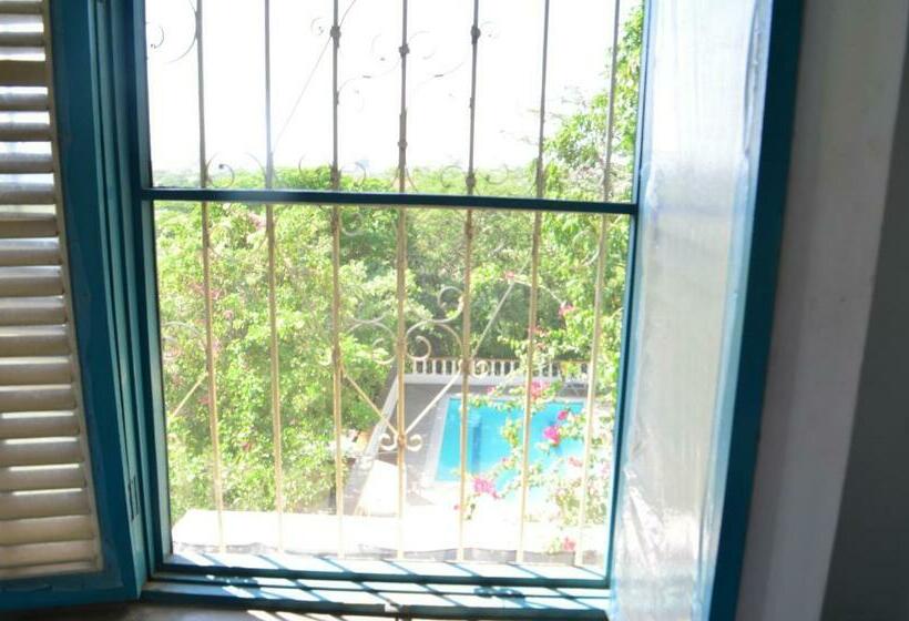 اتاق خانوادگی با چشم‌انداز باغ, Jardin Etnobotanico Villa Ludovica