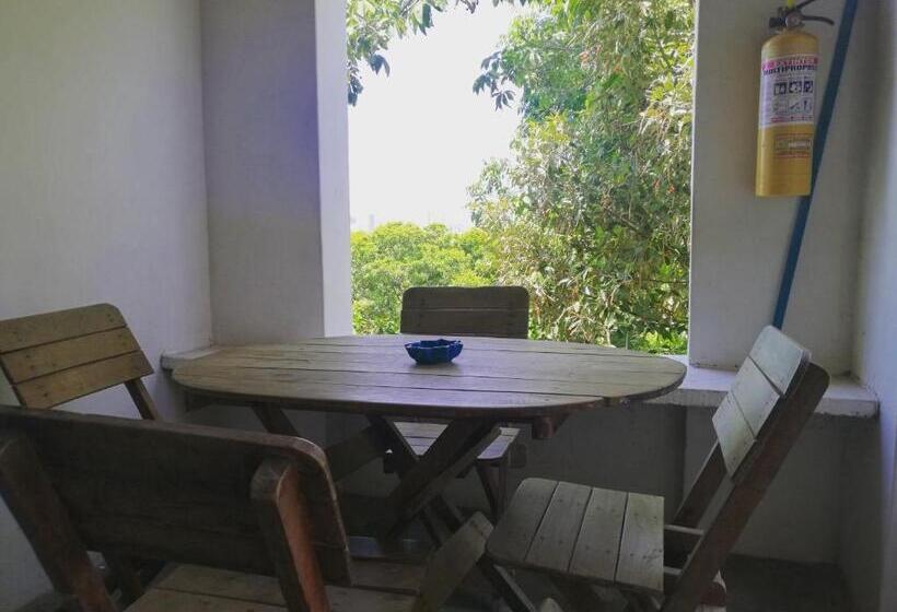 اتاق خانوادگی با چشم‌انداز باغ, Jardin Etnobotanico Villa Ludovica