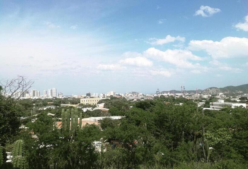 اتاق خانوادگی با چشم‌انداز باغ, Jardin Etnobotanico Villa Ludovica