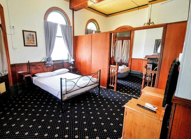 اتاق استاندارد چهار تخته, Criterion Hotel Motel Rockhampton