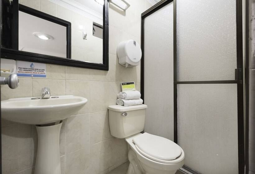 اتاق خانوادگی, Ayenda 1120 Hotel Comercial