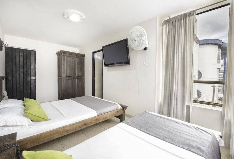 اتاق خانوادگی, Ayenda 1120 Hotel Comercial