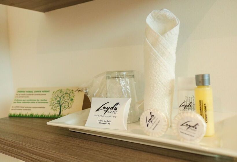 اتاق استاندارد سه نفره, Loyds