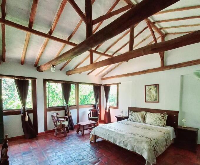 سوییت جونیور, Mision Santa Barbara Rnt 4799