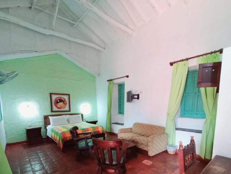 سوییت جونیور, Mision Santa Barbara Rnt 4799