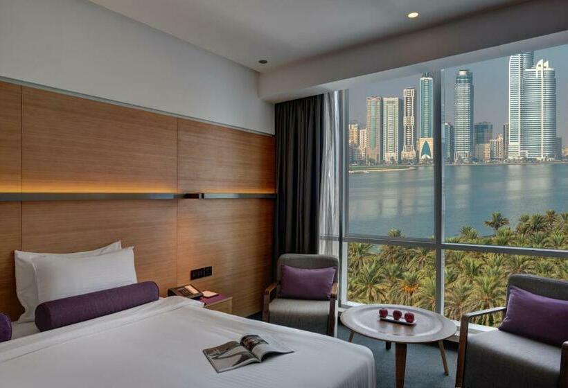 اتاق پریمیوم با چشم‌انداز دریاچه, The Act Hotel Sharjah