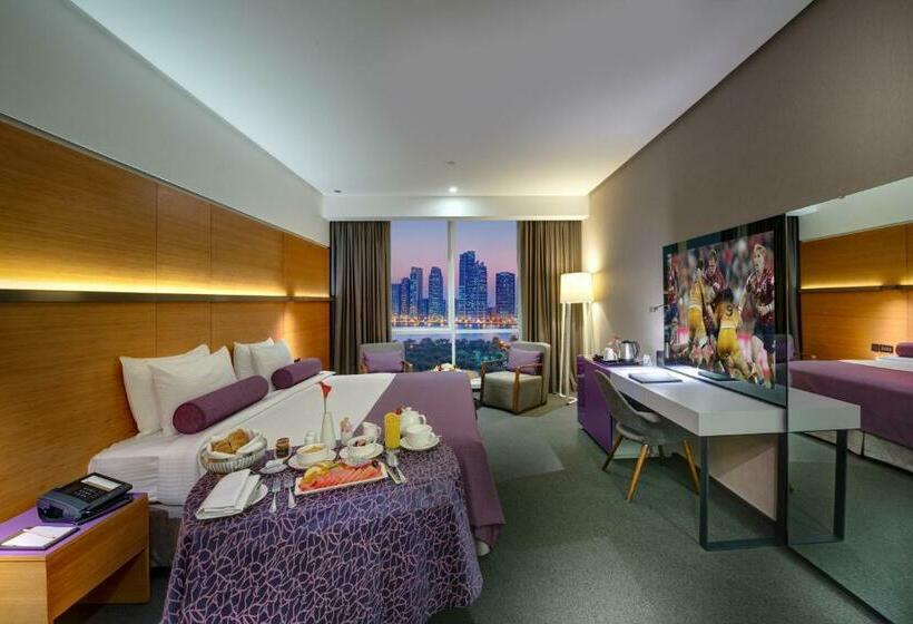 اتاق پریمیوم با چشم‌انداز دریاچه, The Act Hotel Sharjah