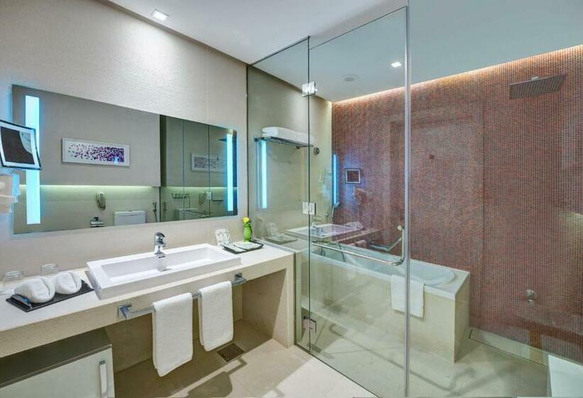 اتاق سوپریور با چشم‌انداز شهر, The Act Hotel Sharjah